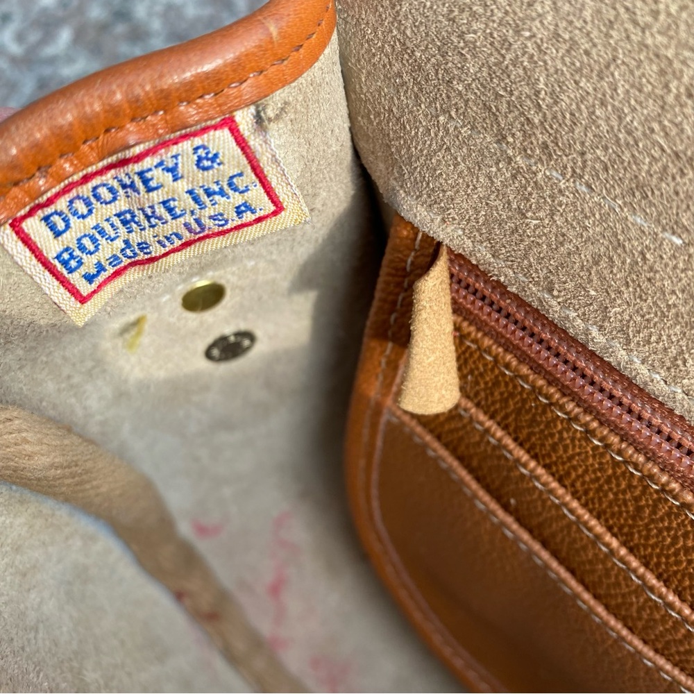 Vintage Dooney and Bourke crossbody bag - Picture 2 of 11